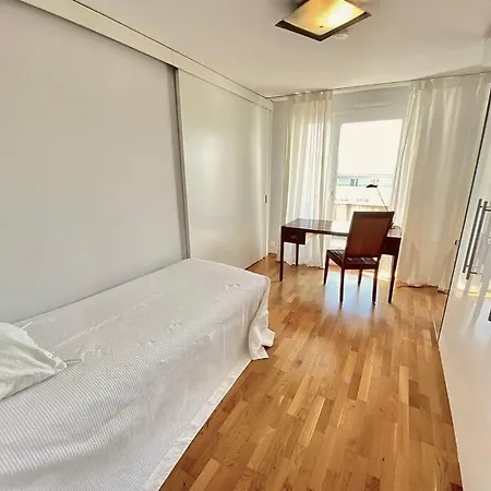 Апартаменты Spacious And Bright 2 Bedroom With Terrace *