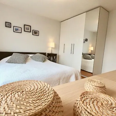 Spacious And Bright 2 Bedroom With Terrace Апартаменты *