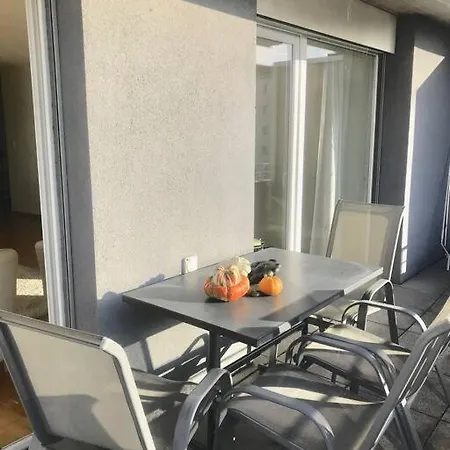 Spacious And Bright 2 Bedroom With Terrace Apartment Lausanne