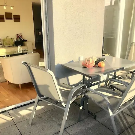 Spacious And Bright 2 Bedroom With Terrace Lausana