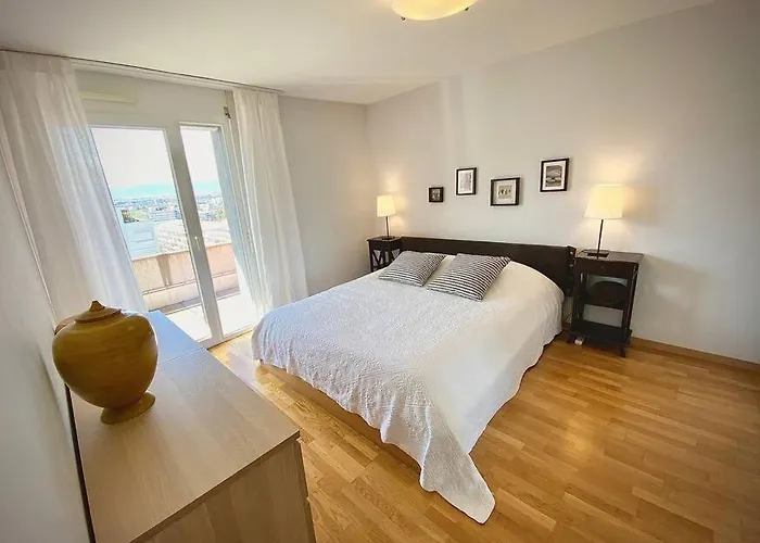 Spacious And Bright 2 Bedroom With Terrace Lägenhet *