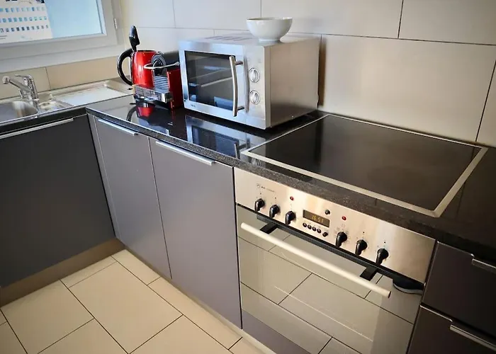 Spacious And Bright 2 Bedroom With Terrace Lägenhet