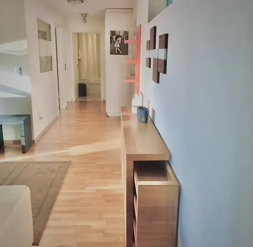 Spacious And Bright 2 Bedroom With Terrace Lägenhet