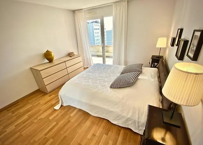 Spacious And Bright 2 Bedroom With Terrace Appartement Lausanne
